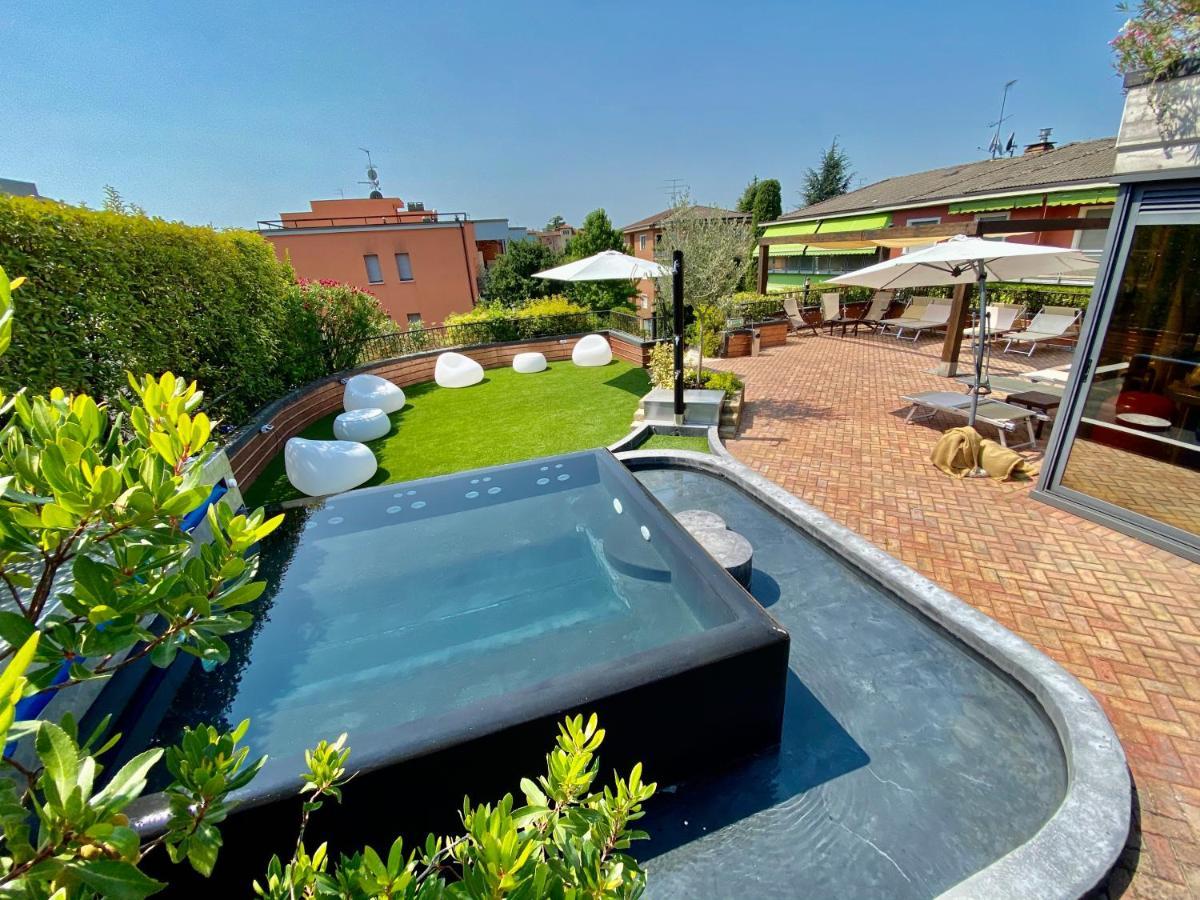 Admiral Hotel Villa Erme Desenzano del Garda Exterior foto