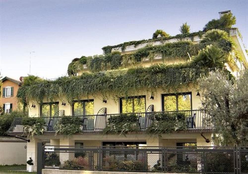 Admiral Hotel Villa Erme Desenzano del Garda Exterior foto