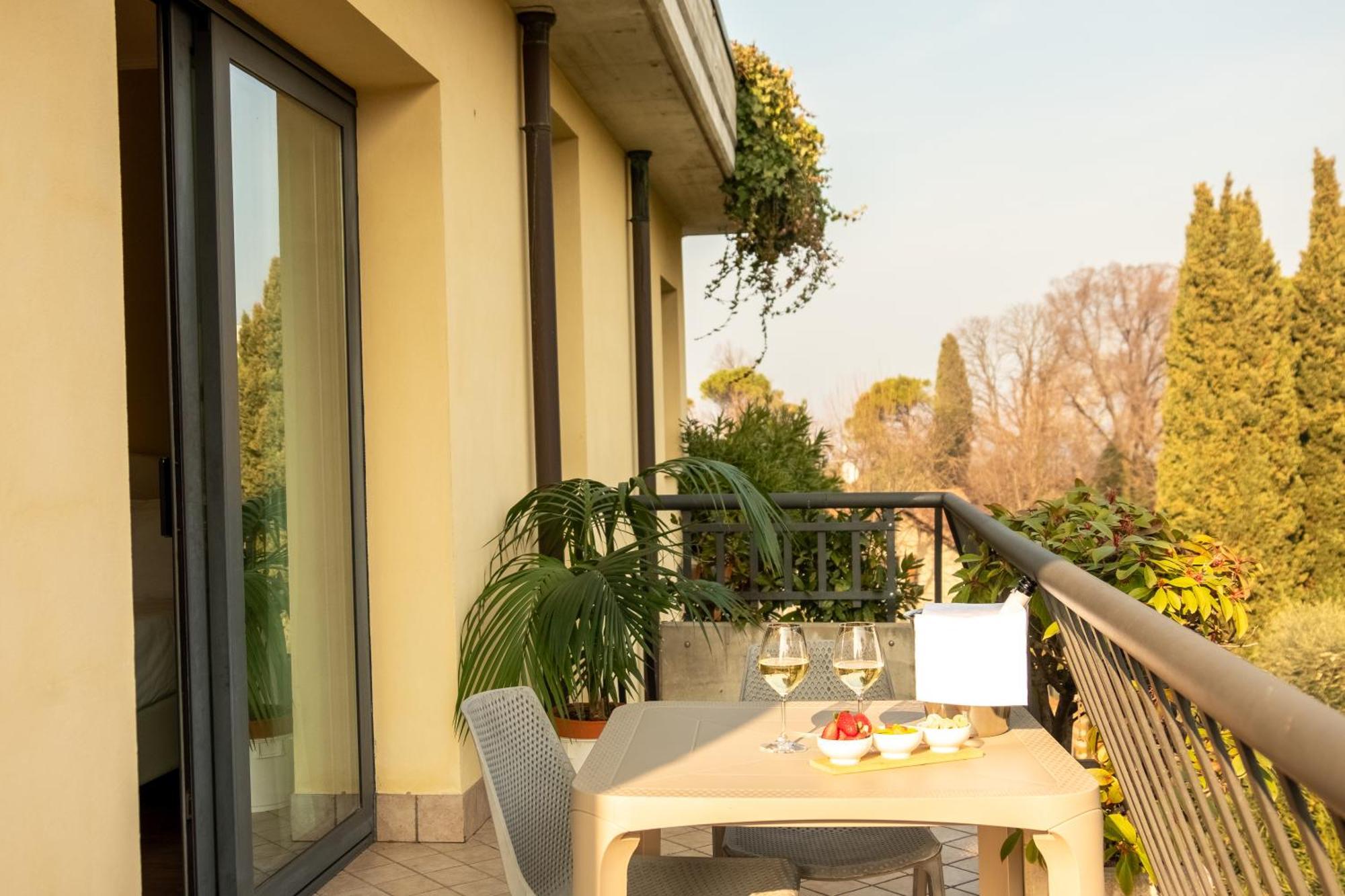 Admiral Hotel Villa Erme Desenzano del Garda Exterior foto