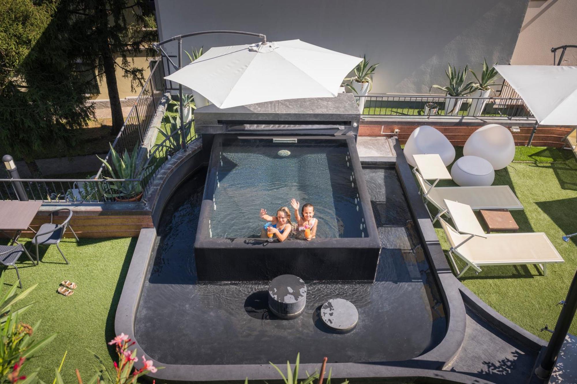 Admiral Hotel Villa Erme Desenzano del Garda Exterior foto