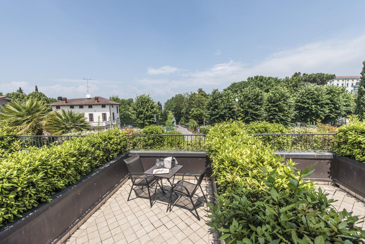 Admiral Hotel Villa Erme Desenzano del Garda Exterior foto